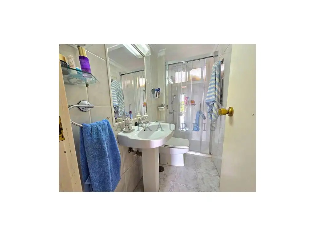Baño de Piso de alquiler en Torremolinos con Aire acondicionado, Jardín privado y Terraza