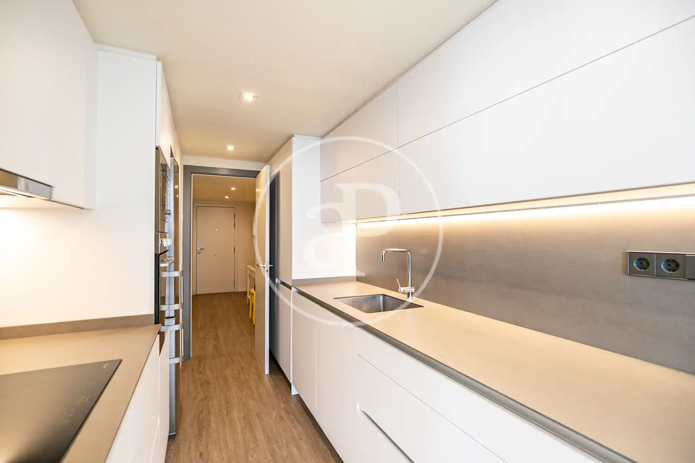 Küche von Wohnung zum Verkauf in Barcelona mit Klimaanlage, Heizung und Terrasse