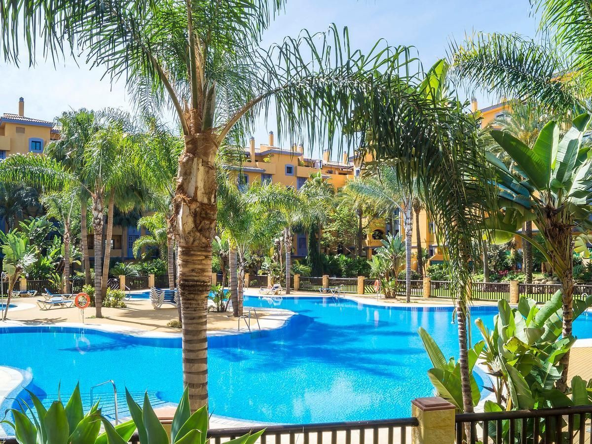 Vista exterior de Pis de lloguer en Marbella amb Aire condicionat, Terrassa i Traster