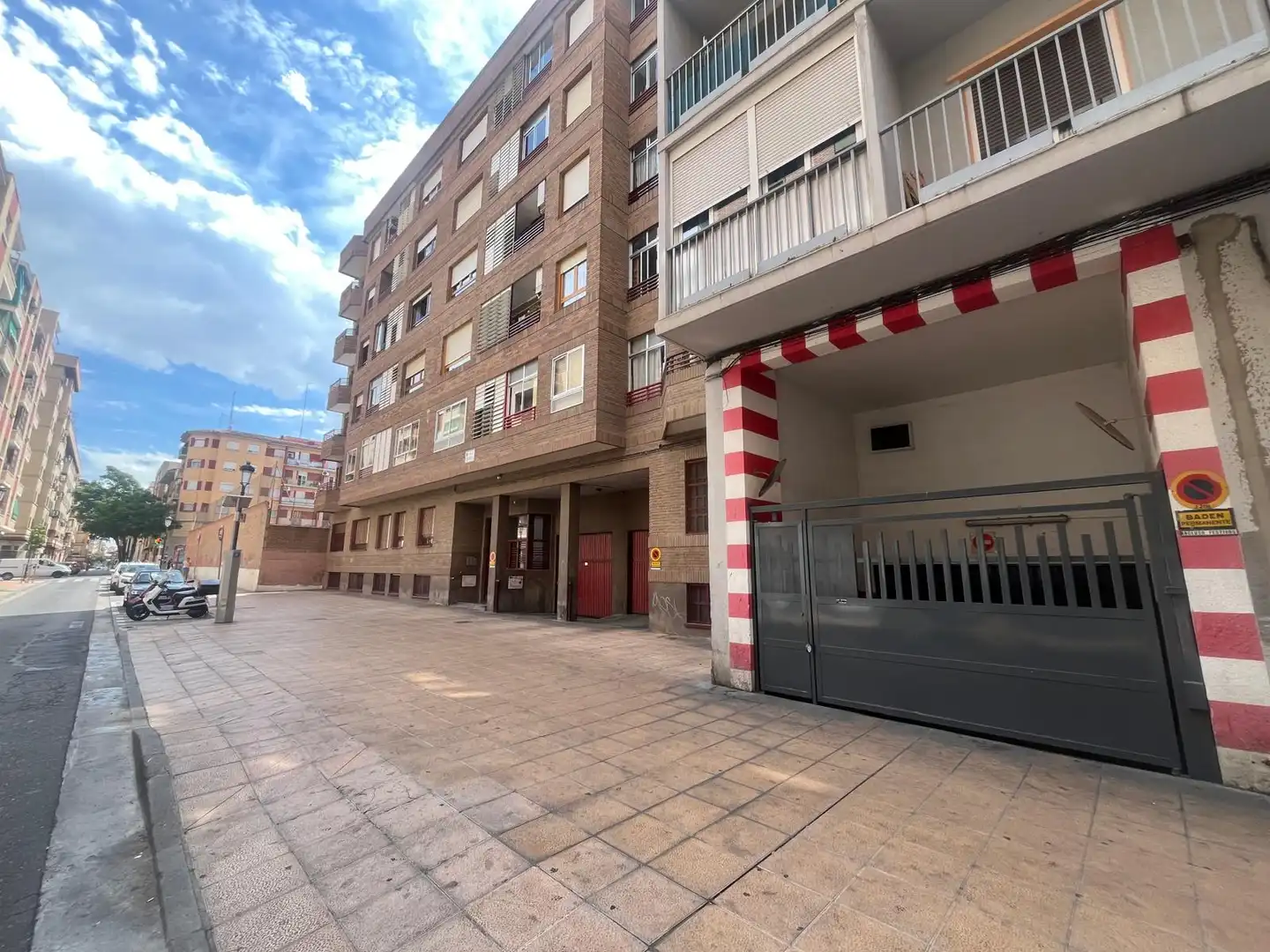 Außenansicht von Garage zum Verkauf in Zaragoza