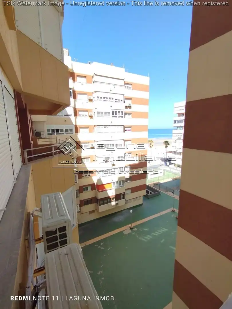 Vista exterior de Pis en venda en Cádiz amb Terrassa