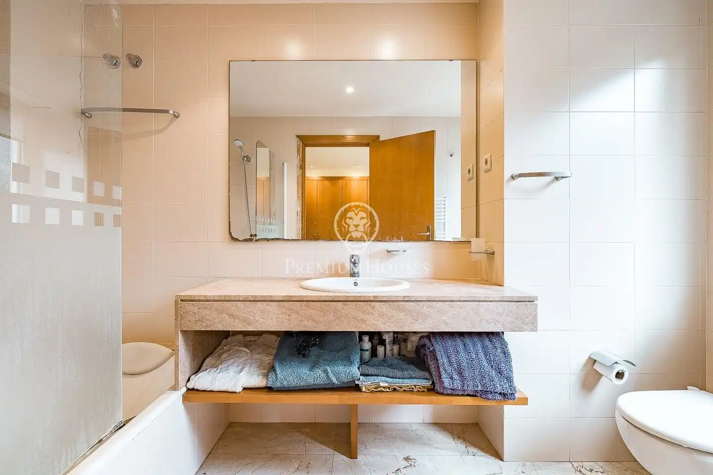 Bathroom of Flat for sale in Esplugues de Llobregat  with Air Conditioner, Heating and Private garden