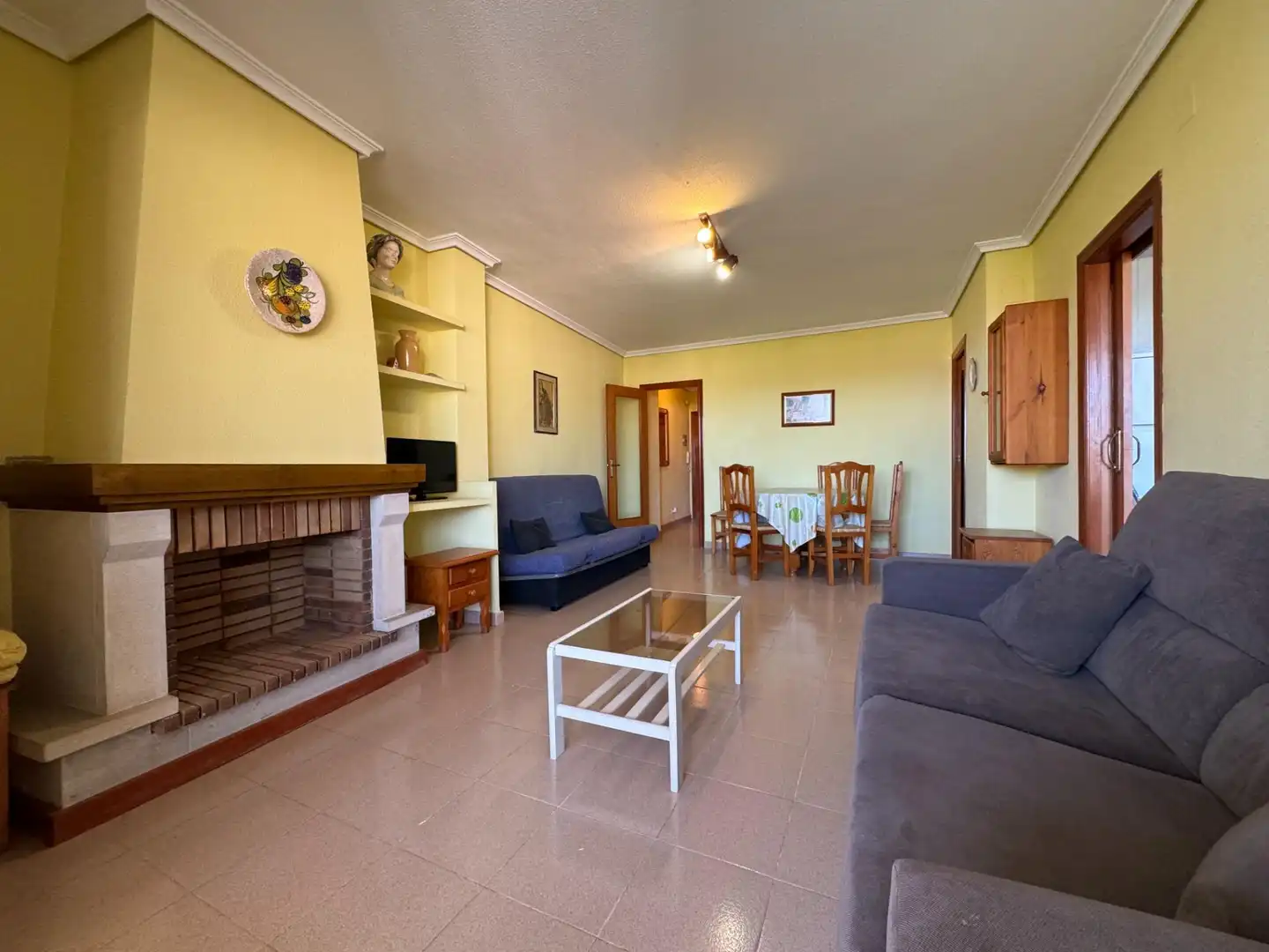 Sala d'estar de Apartament en venda en Oropesa del Mar / Orpesa amb Terrassa, Moblat i Piscina comunitària