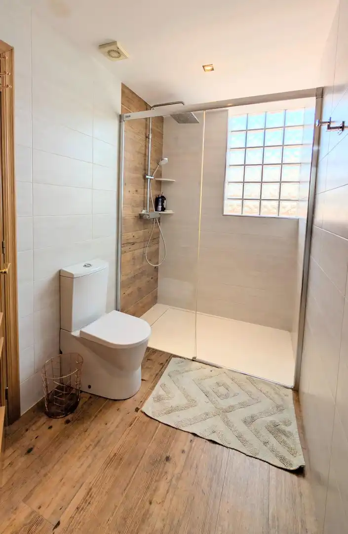 Bany de Casa o xalet en venda en Elche / Elx amb Aire condicionat, Calefacció i Jardí privat