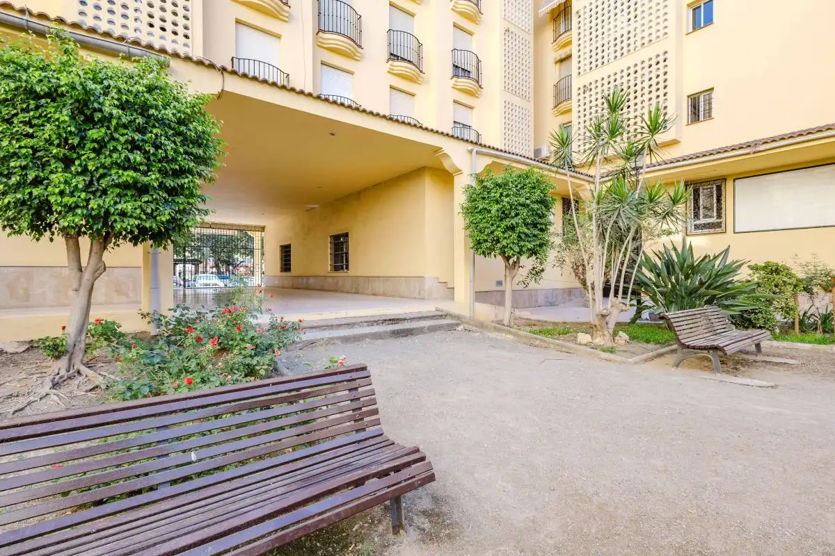 Vista exterior de Pis en venda en Vélez-Málaga amb Aire condicionat, Calefacció i Jardí privat