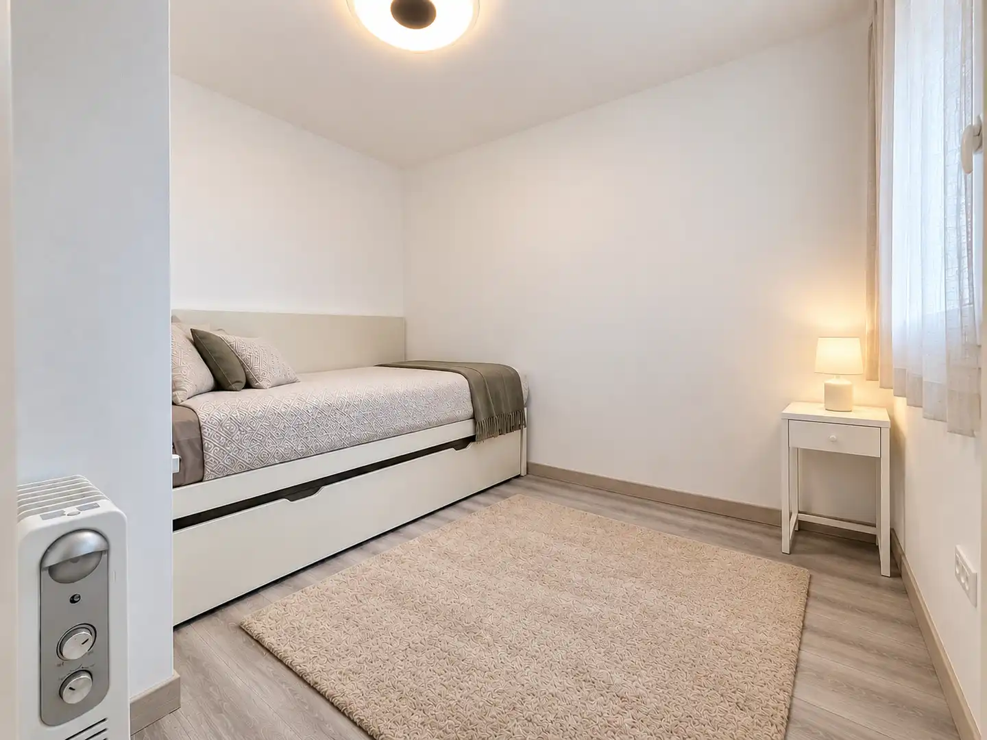 Schlafzimmer von Erdgeschoss zum Verkauf in Badalona mit Klimaanlage und Heizung
