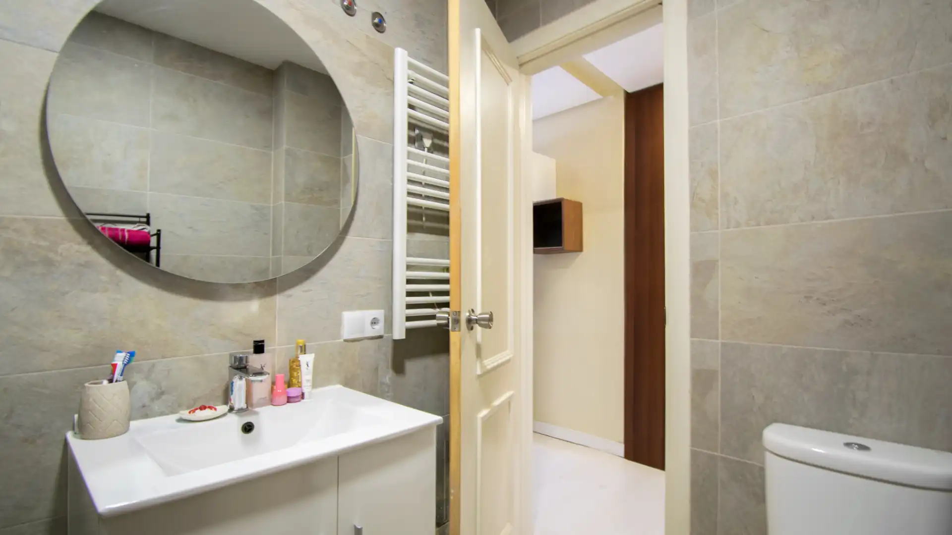 Bathroom of Study for rent in Madrid  with Air Conditioner, Heating and Furnished