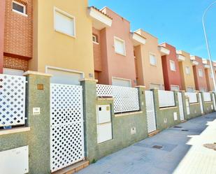 Vista exterior de Casa adosada en venda en Orihuela amb Terrassa i Piscina comunitària