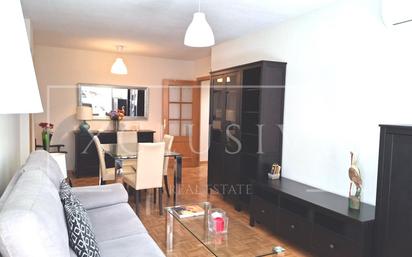 Living room of Flat to rent in  Madrid Capital  with Air Conditioner and Swimming Pool