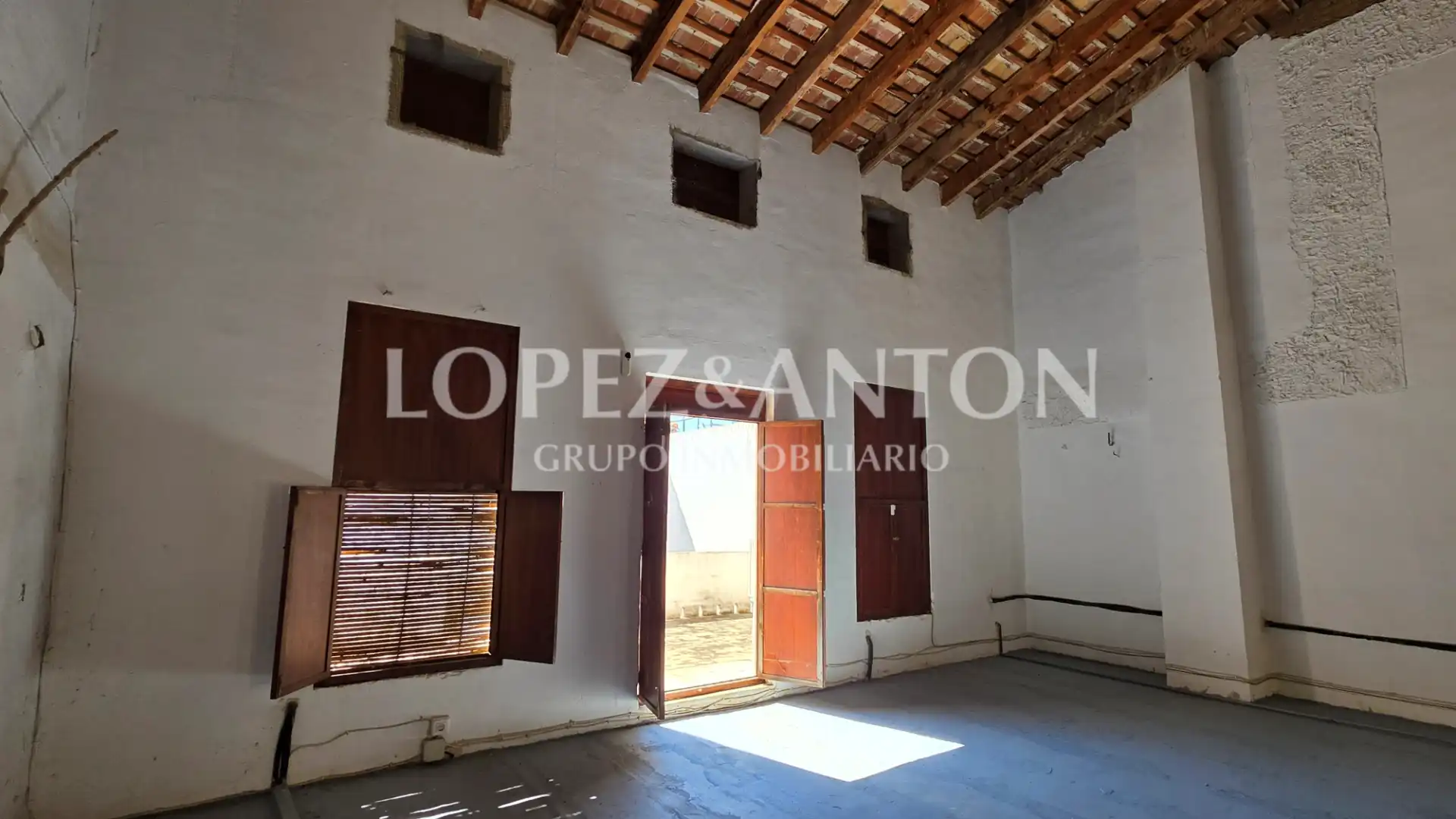 Detached homes for sale in La Pobla de Vallbona  with Air Conditioner, Terrace and Swimming Pool