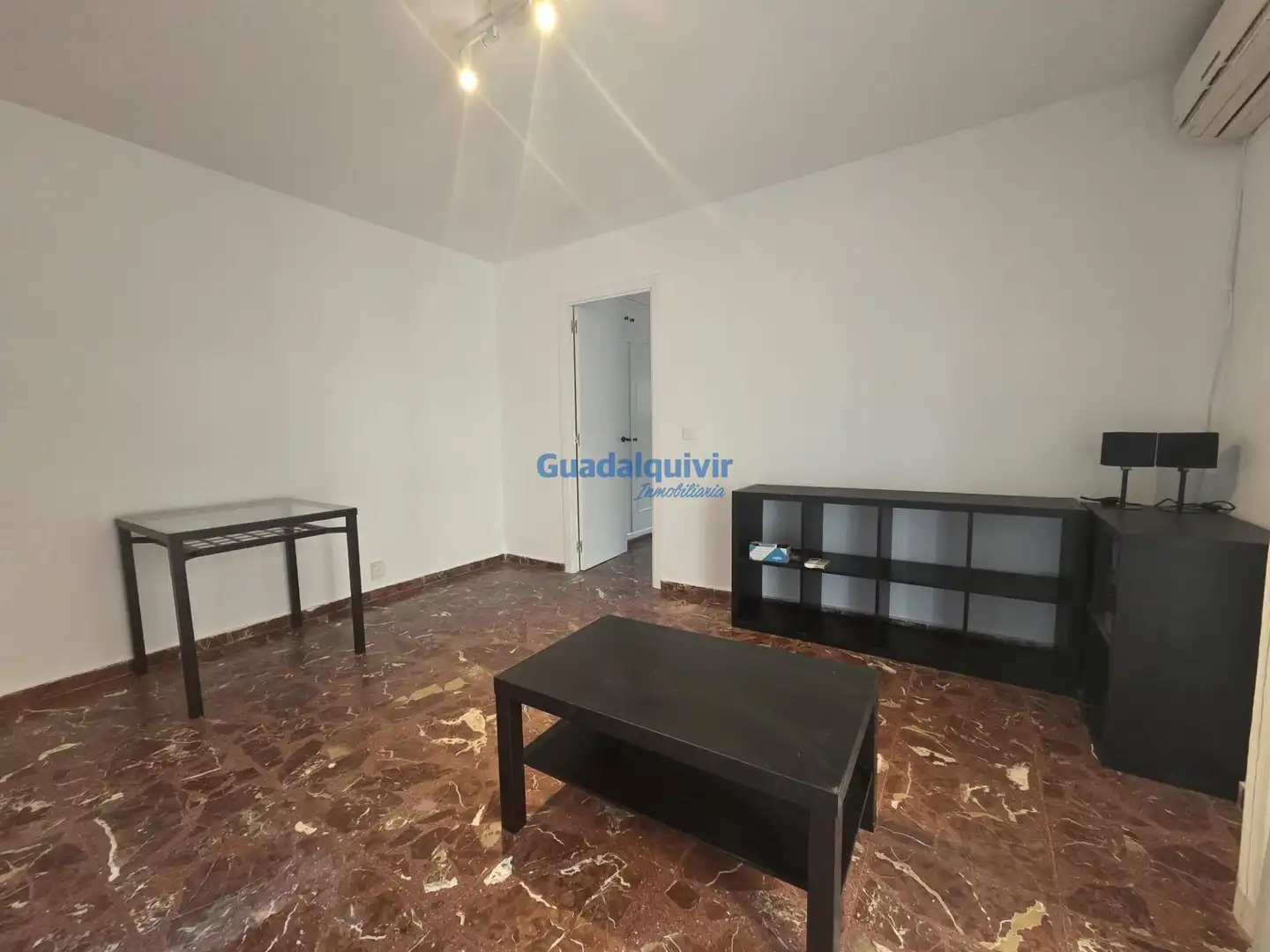 Living room of Flat for rent in Sevilla  with Air Conditioner and Terrace