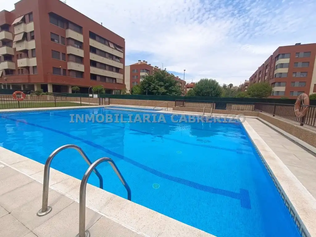 Schwimmbecken von Wohnungen zur Miete in  Logroño mit Klimaanlage, Heizung und Parkett