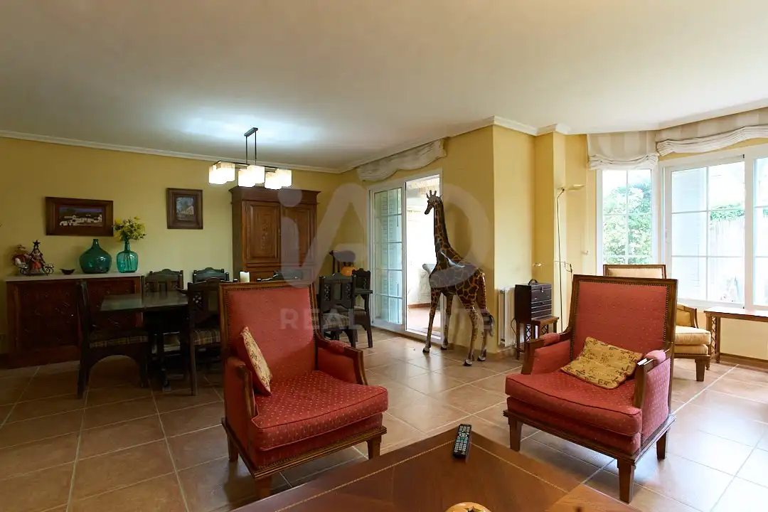 Living room of Detached homes for sale in Aranjuez  with Air Conditioner and Heating