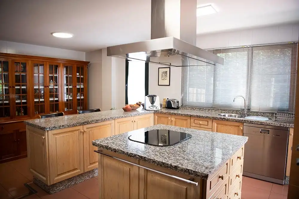 Cocina de Casa o chalet en venta en Bormujos con Aire acondicionado, Calefacción y Jardín privado