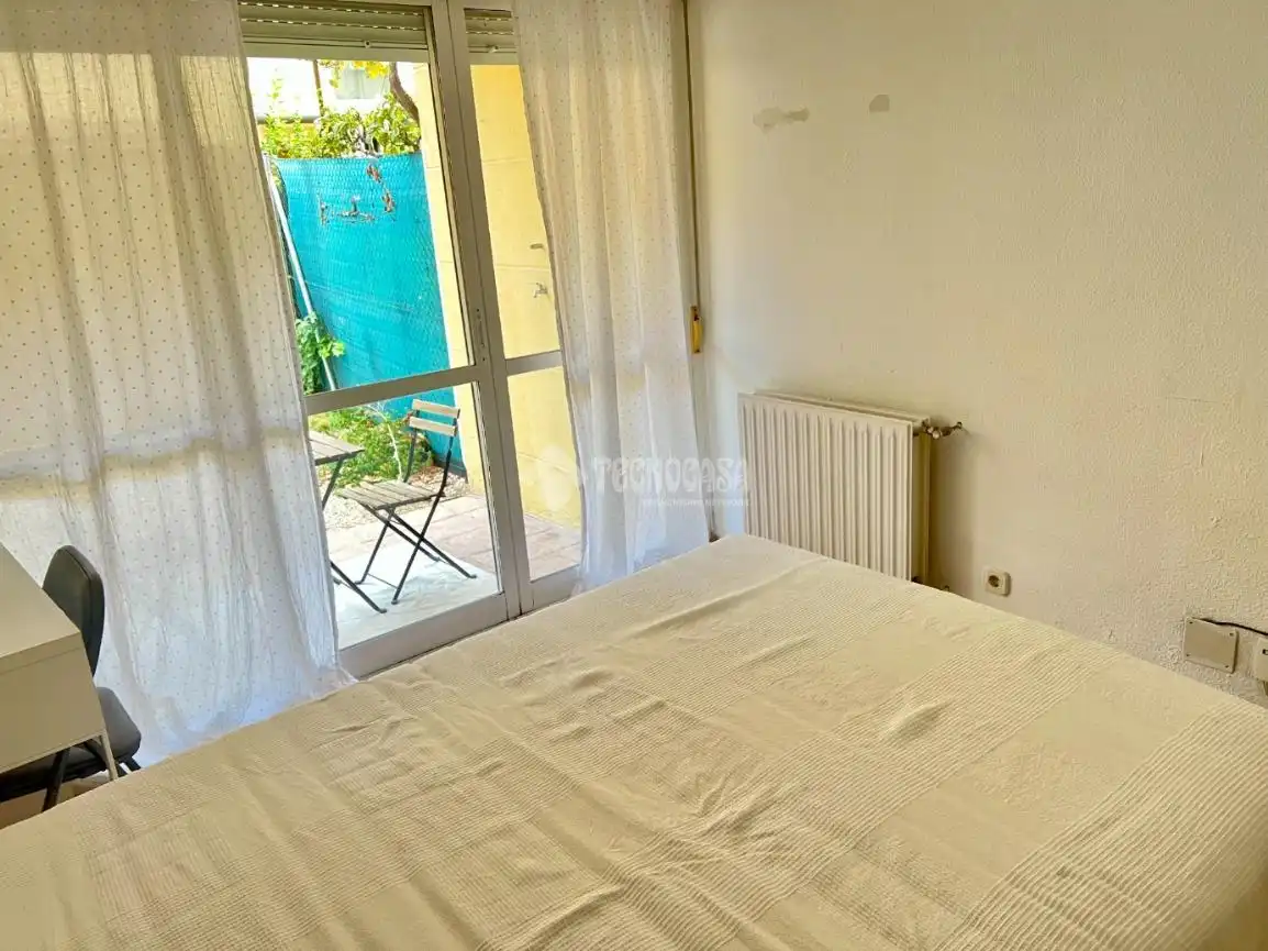 Dormitori de Casa adosada en venda en Alcalá de Henares amb Terrassa