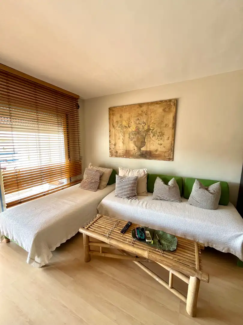 Habitación de Piso de alquiler en Marbella con Aire acondicionado, Calefacción y Parquet