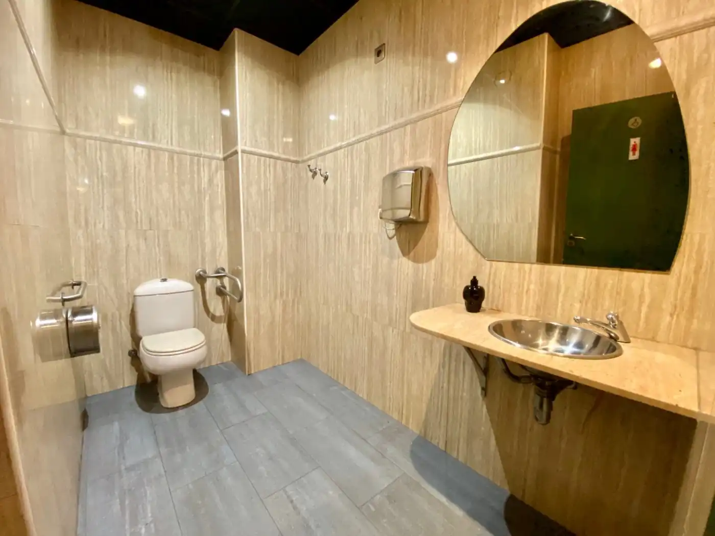Local comercial en venta en Casco Urbano, imagen 11