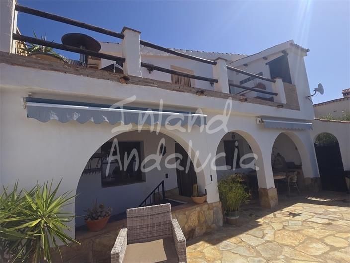 Vista exterior de Casa adosada en venta en Periana con Terraza, Piscina y Internet