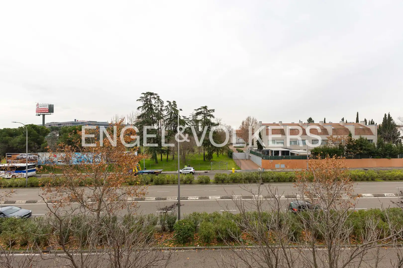 Vista exterior de Casa o chalet en venta en Madrid con Aire acondicionado, Calefacción y Jardín privado