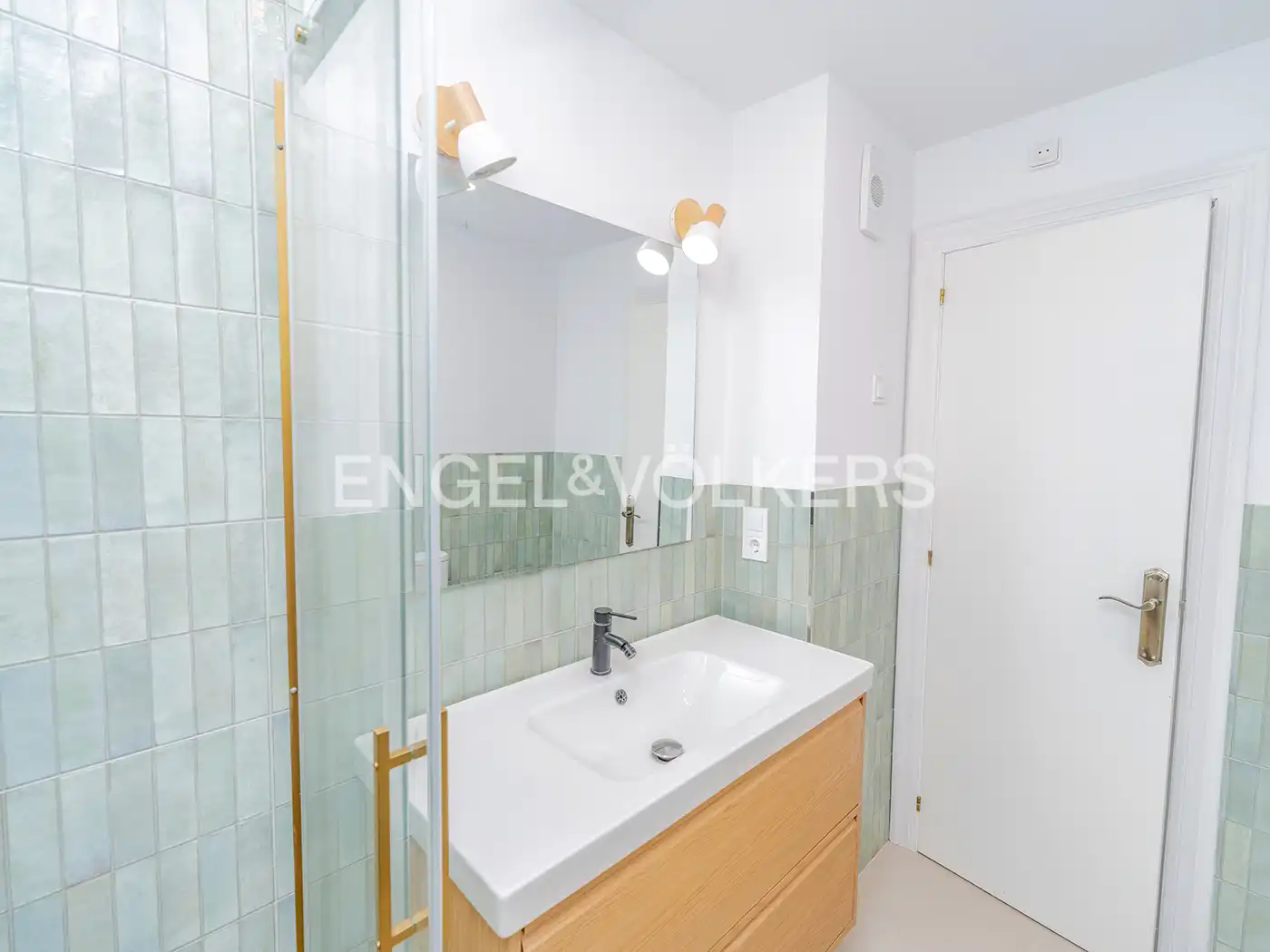 Baño de Piso en venta en Alicante / Alacant con Aire acondicionado y Calefacción
