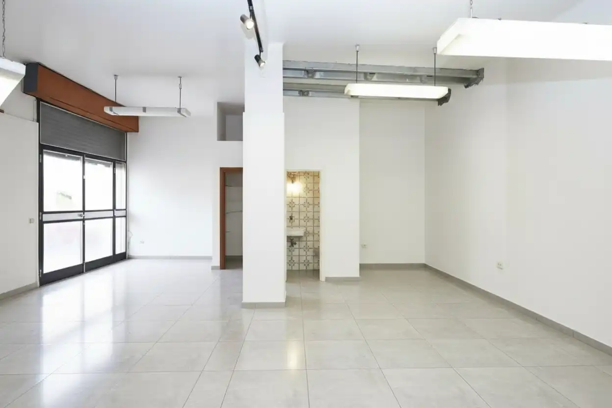Local comercial en venta en Sants - Montjuïc, imagen 2
