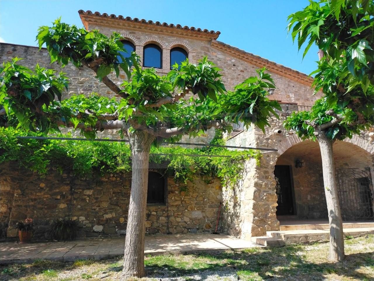 Vista exterior de Finca rústica en venda en Garrigoles amb Aire condicionat, Calefacció i Jardí privat