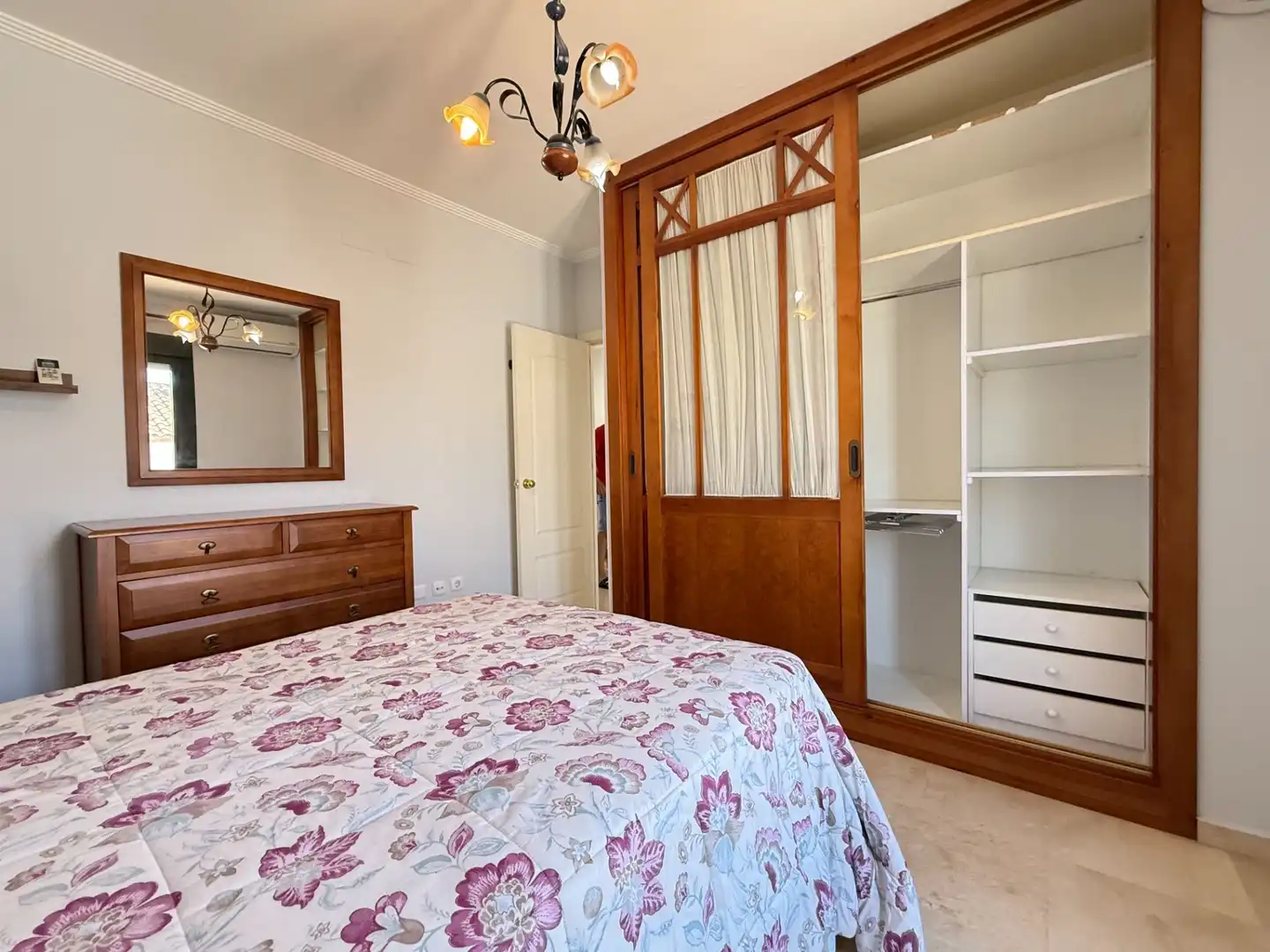 Habitación de Casa adosada en venta en Aljaraque con Trastero y Amueblado