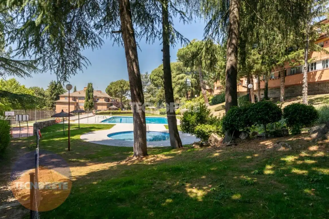 Jardí de Pis de lloguer en Majadahonda amb Calefacció, Terrassa i Piscina comunitària