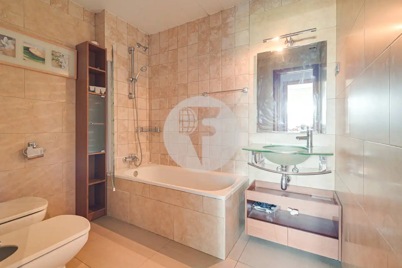 Bathroom of Attic for sale in Mollet del Vallès  with Air Conditioner, Heating and Balcony