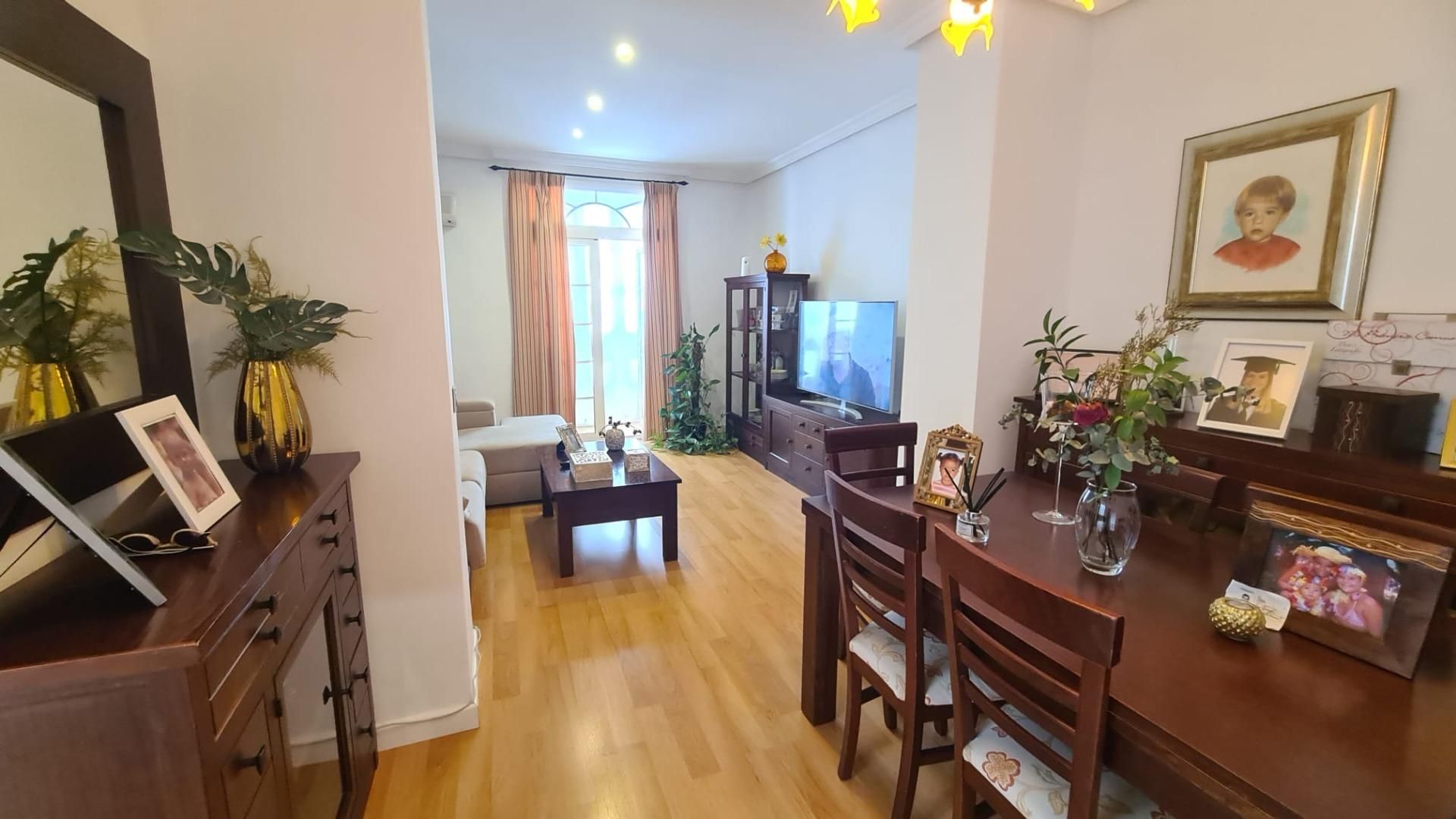 Sala d'estar de Pis en venda en  Cádiz Capital amb Aire condicionat, Traster i Balcó