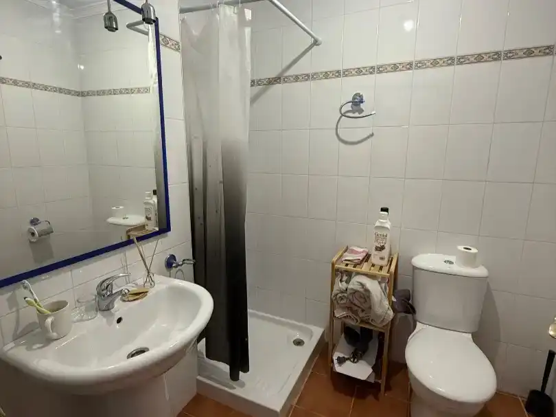 Baño de Piso para compartir en La Palma del Condado con Amueblado