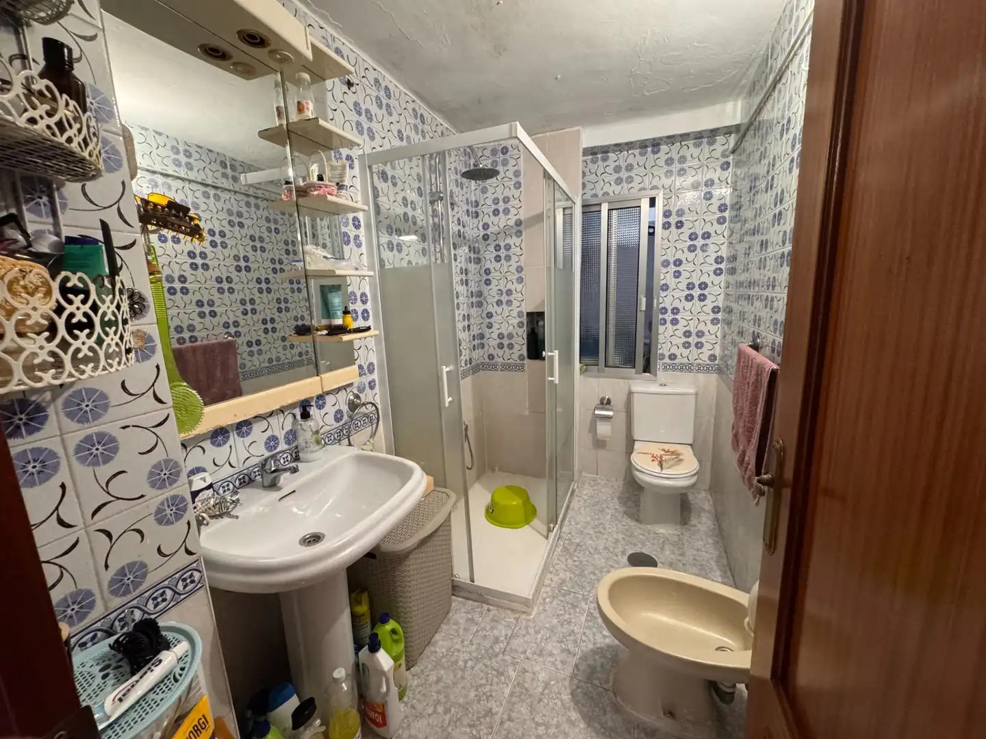 Baño de Piso en venta en San Juan de Aznalfarache con Aire acondicionado