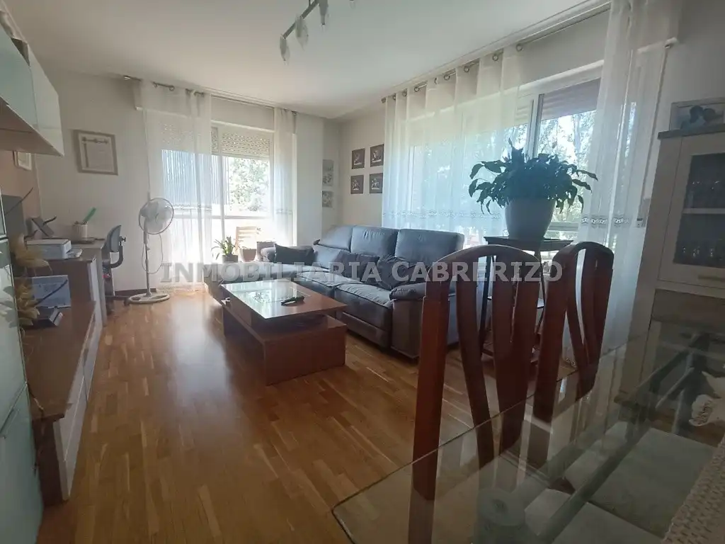 Sala de estar de Piso en venta en  Logroño con Calefacción, Parquet y Terraza