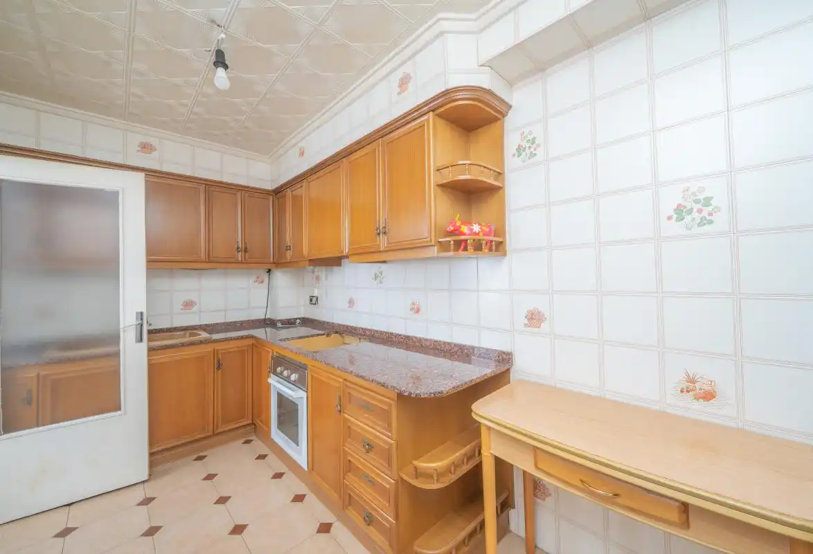 Cocina de Piso en venta en Elda con Calefacción, Terraza y Trastero