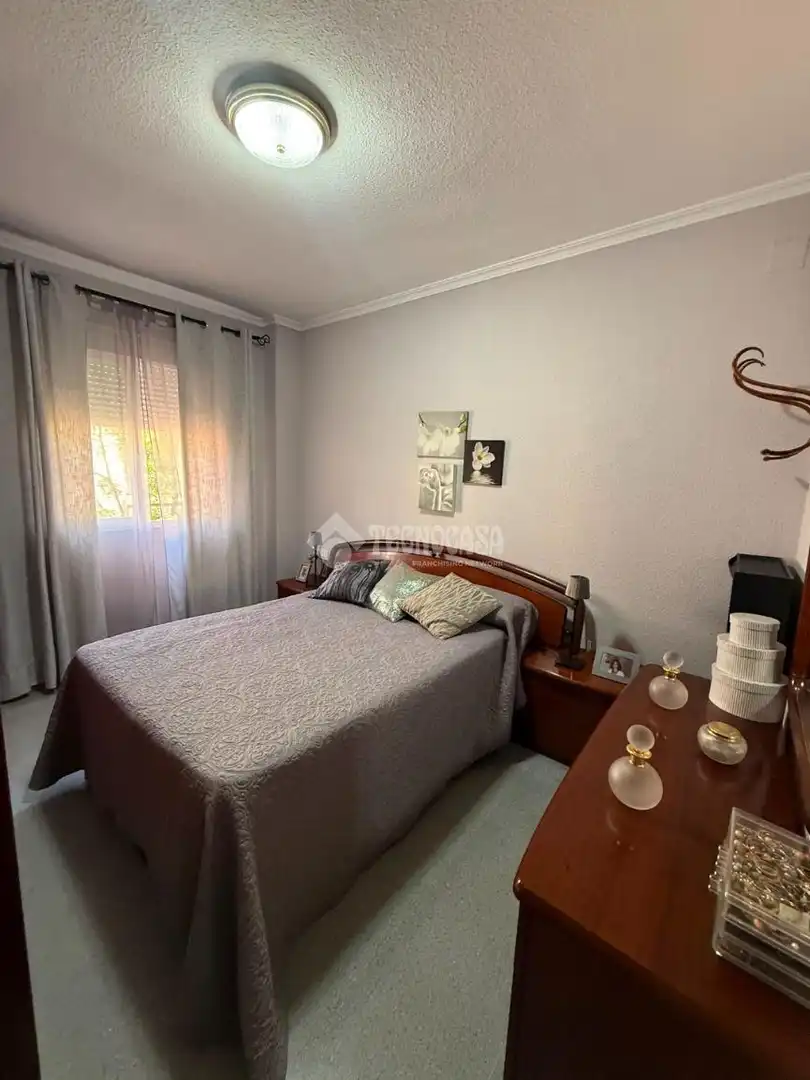 Habitación de Piso en venta en Sevilla con Trastero y Balcón