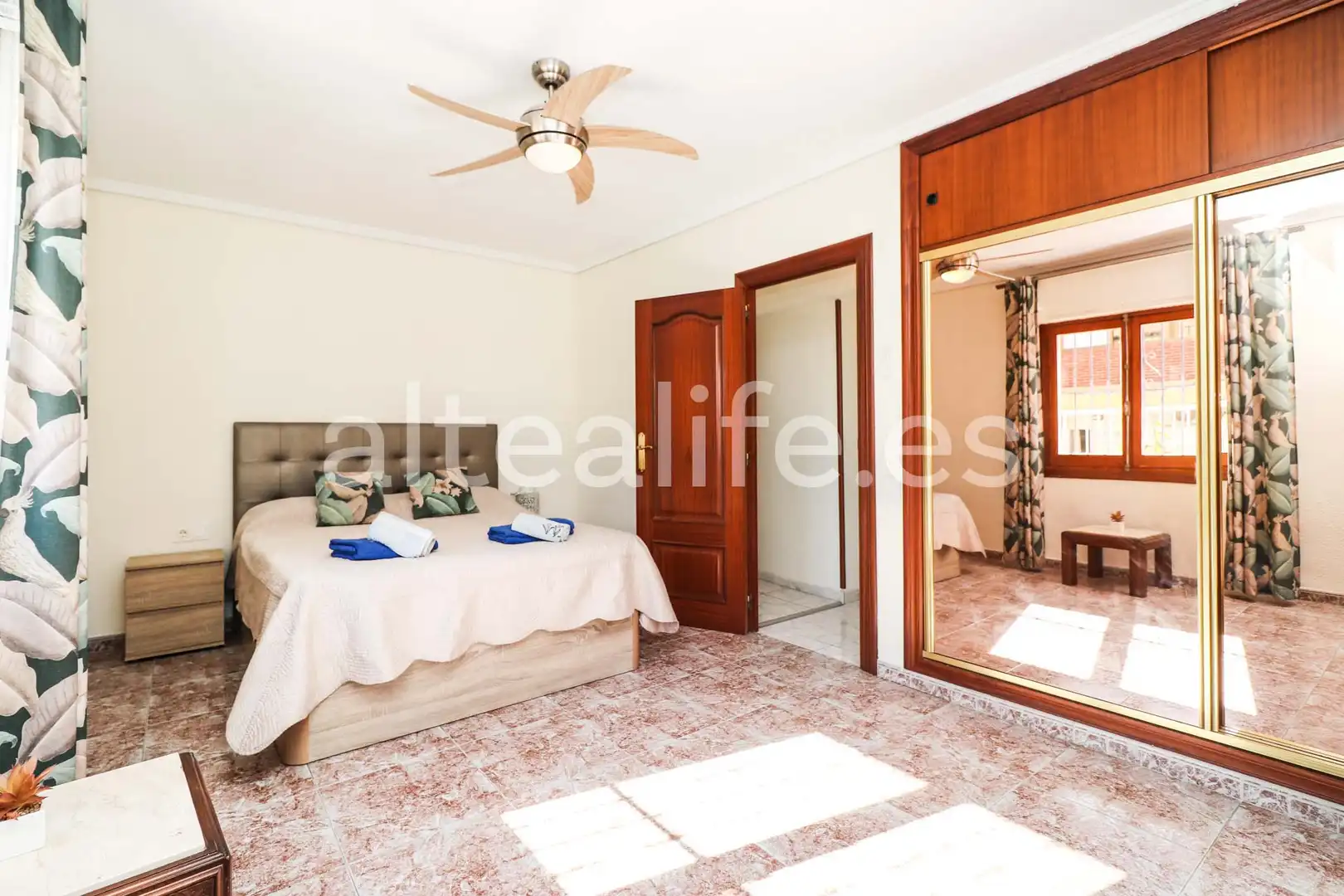 Schlafzimmer von Dachboden zum Verkauf in Benidorm mit Klimaanlage und Terrasse