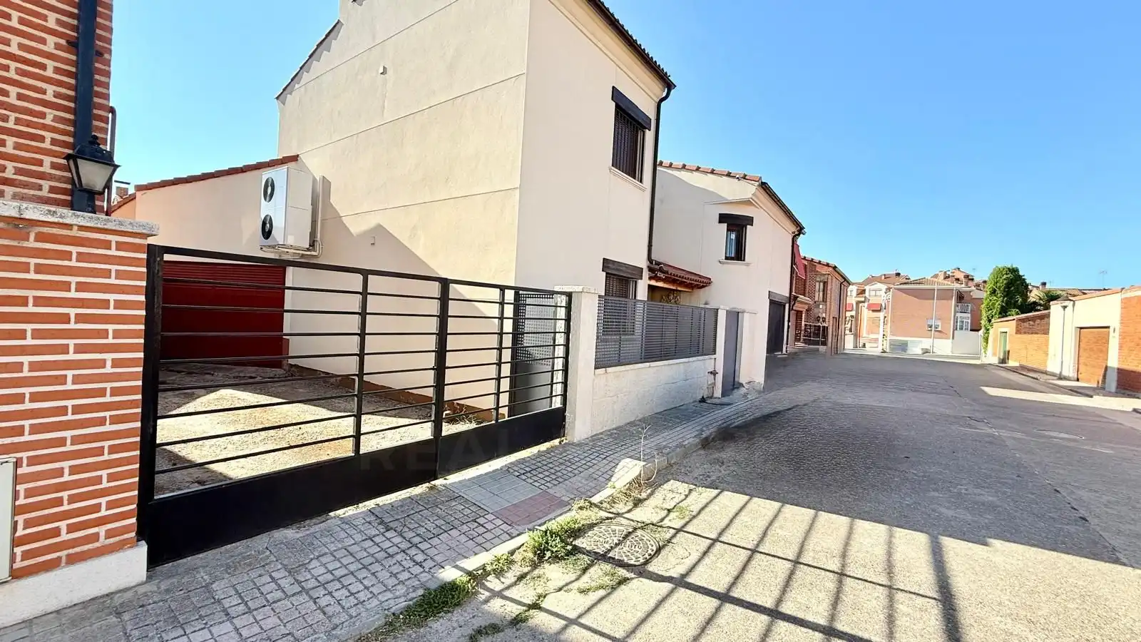 Vista exterior de Casa o xalet en venda en Medina del Campo amb Calefacció i Terrassa