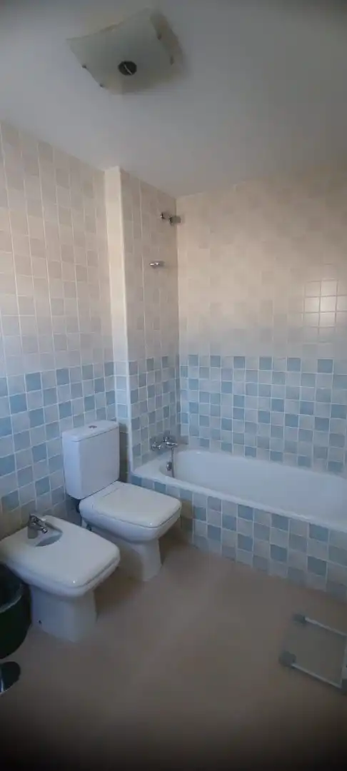 Baño de Casa adosada en venta en Coria del Río con Trastero, Amueblado y Piscina comunitaria