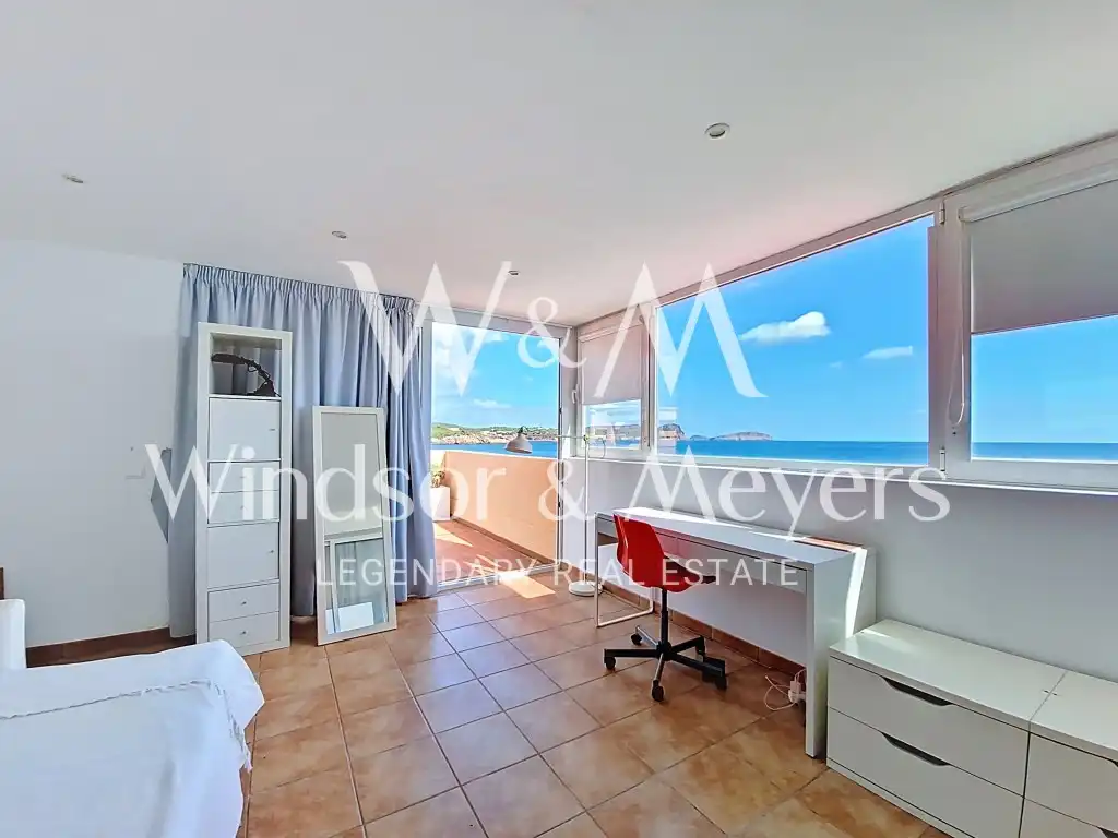 Habitación de Apartamento en venta en Santa Eulària des Riu con Aire acondicionado, Amueblado y Piscina comunitaria