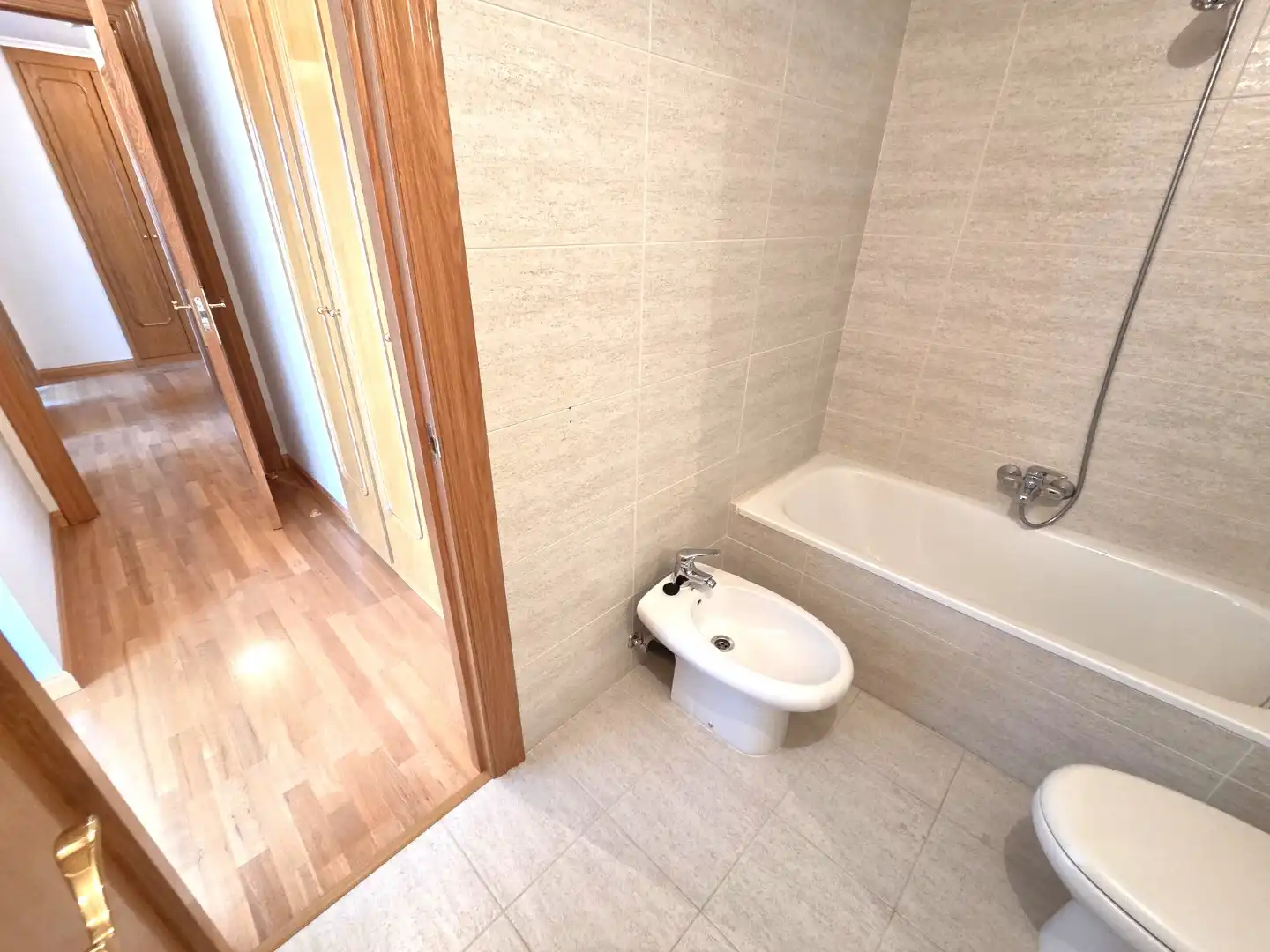 Bany de Pis en venda en Burgos amb Calefacció, Parquet i Traster