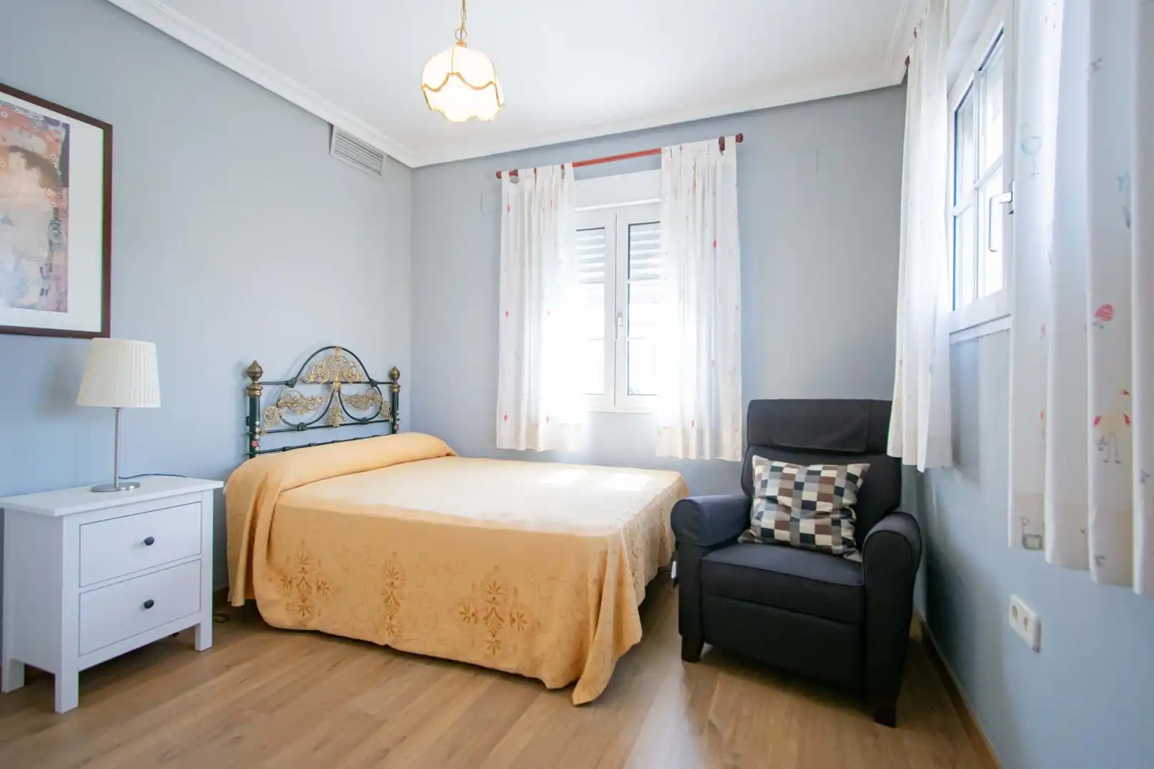 Dormitori de Casa o xalet en venda en Gines amb Aire condicionat, Calefacció i Jardí privat