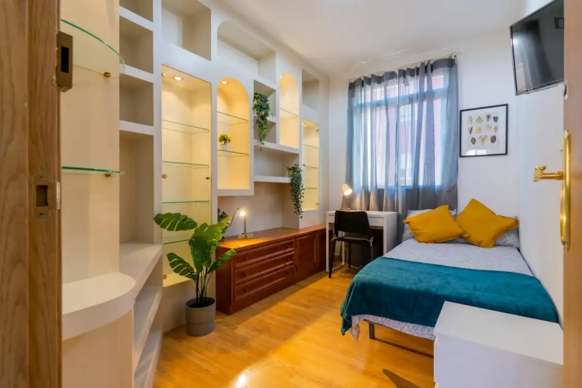 Room in Ciutat Fallera