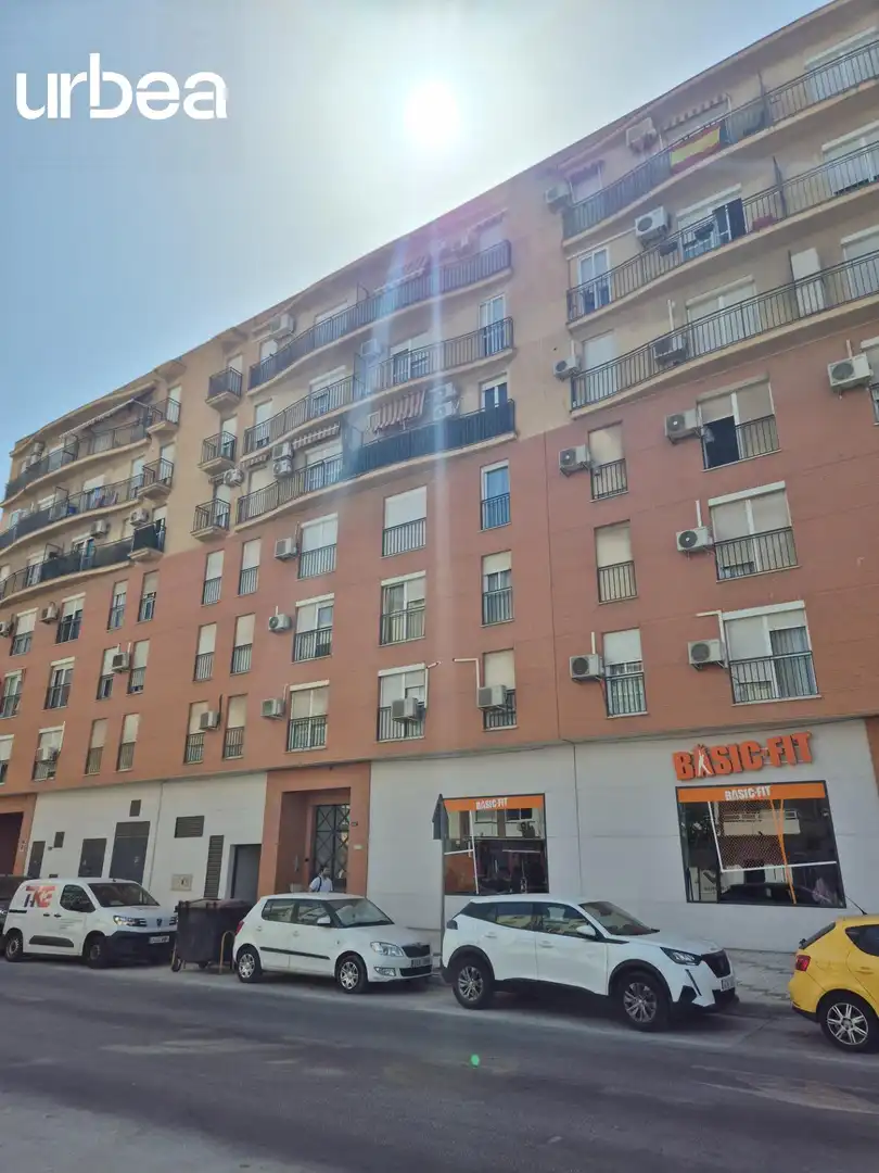 Vista exterior de Piso de alquiler en Málaga con Calefacción, Amueblado y Balcón