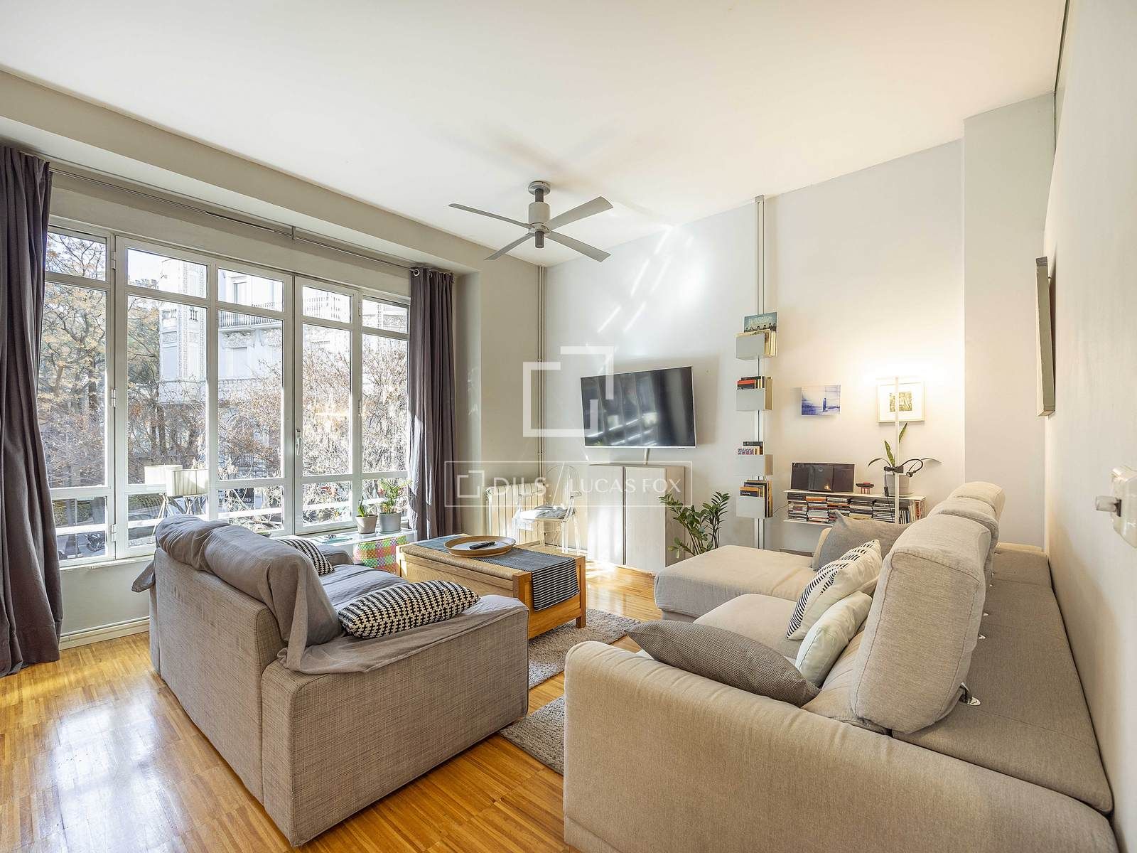 Living room of Flat for sale in  Valencia Capital  with Air Conditioner, Heating and Parquet flooring