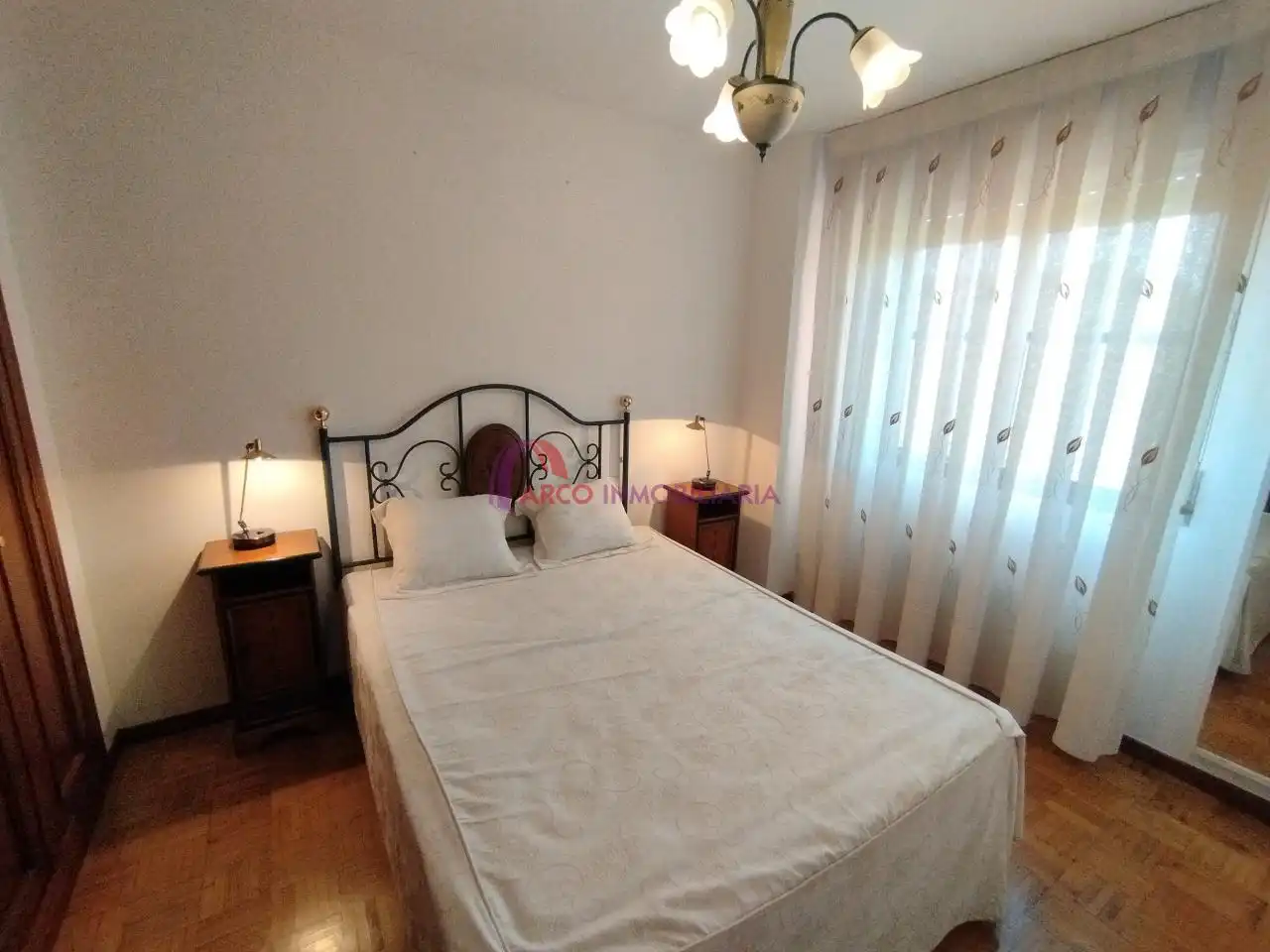 Dormitori de Apartament en venda en Burgos amb Calefacció i Traster