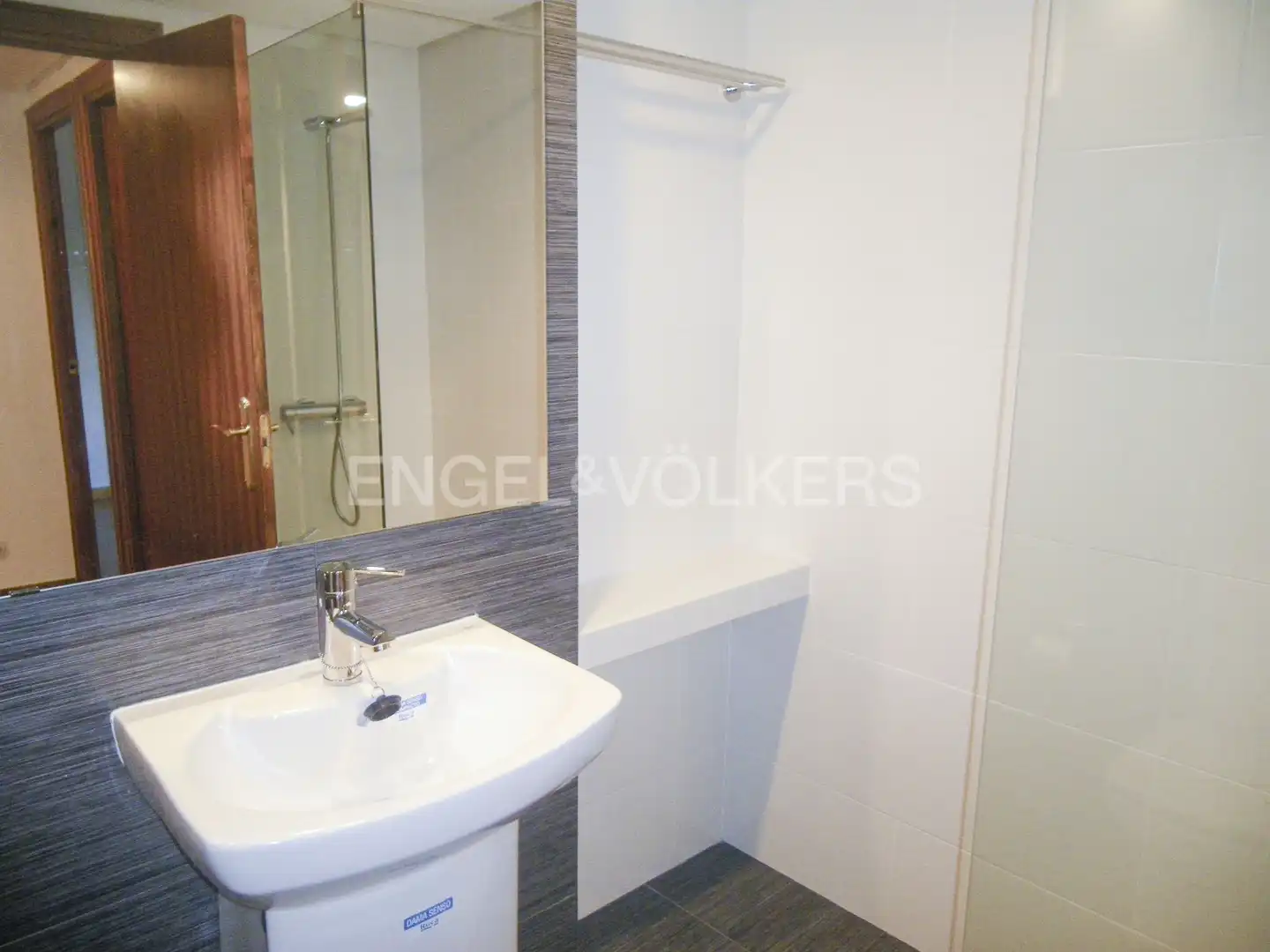 Baño de Piso de alquiler en Las Rozas de Madrid con Aire acondicionado, Calefacción y Jardín privado
