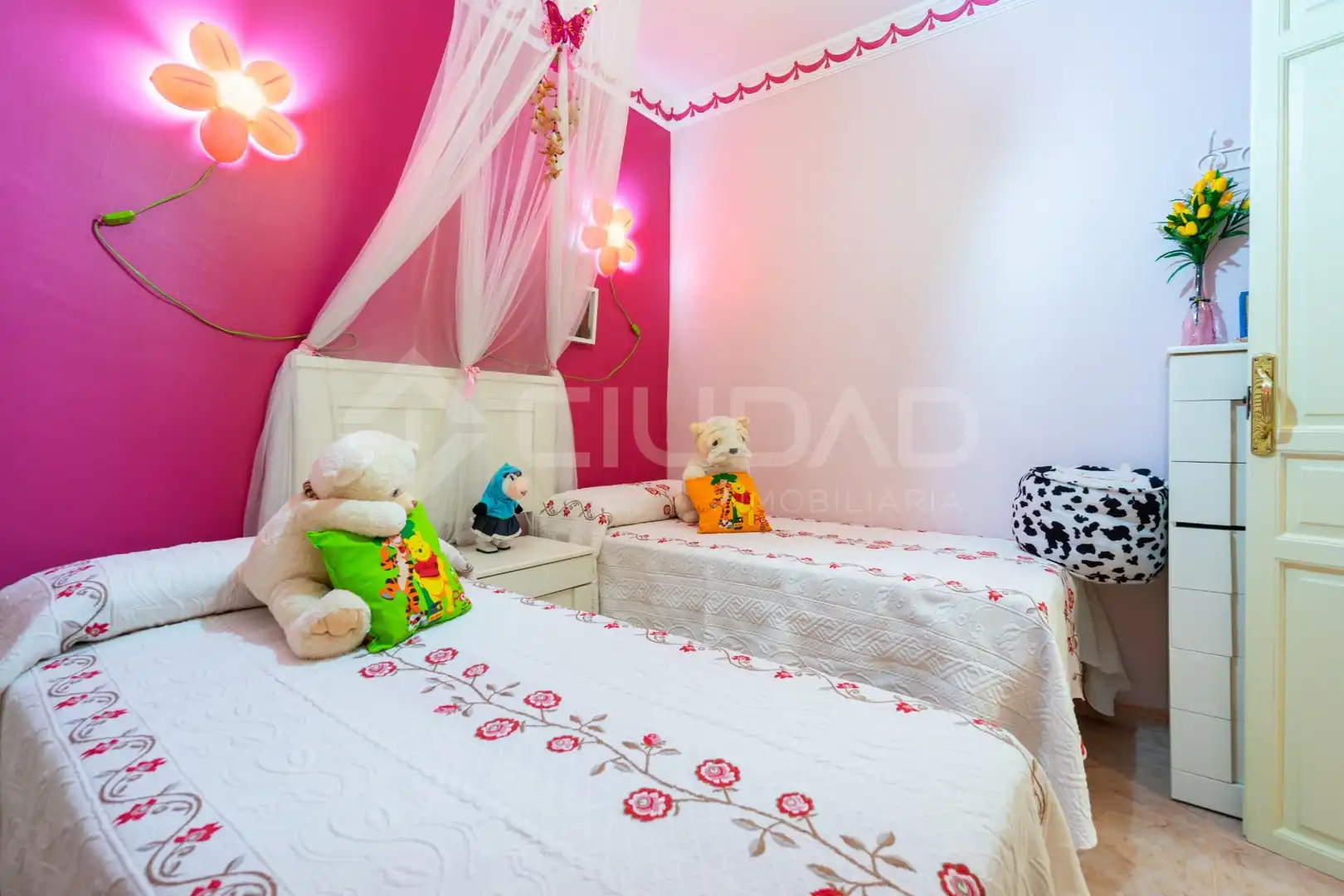 Bedroom of Houses for sale in Sevilla