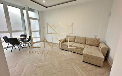 Living room of Flat for sale in  Valencia Capital  with Air Conditioner and Furnished