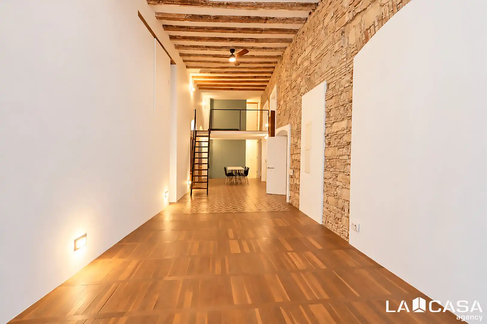 Maisonette zum Verkauf in Barcelona, Barcelona