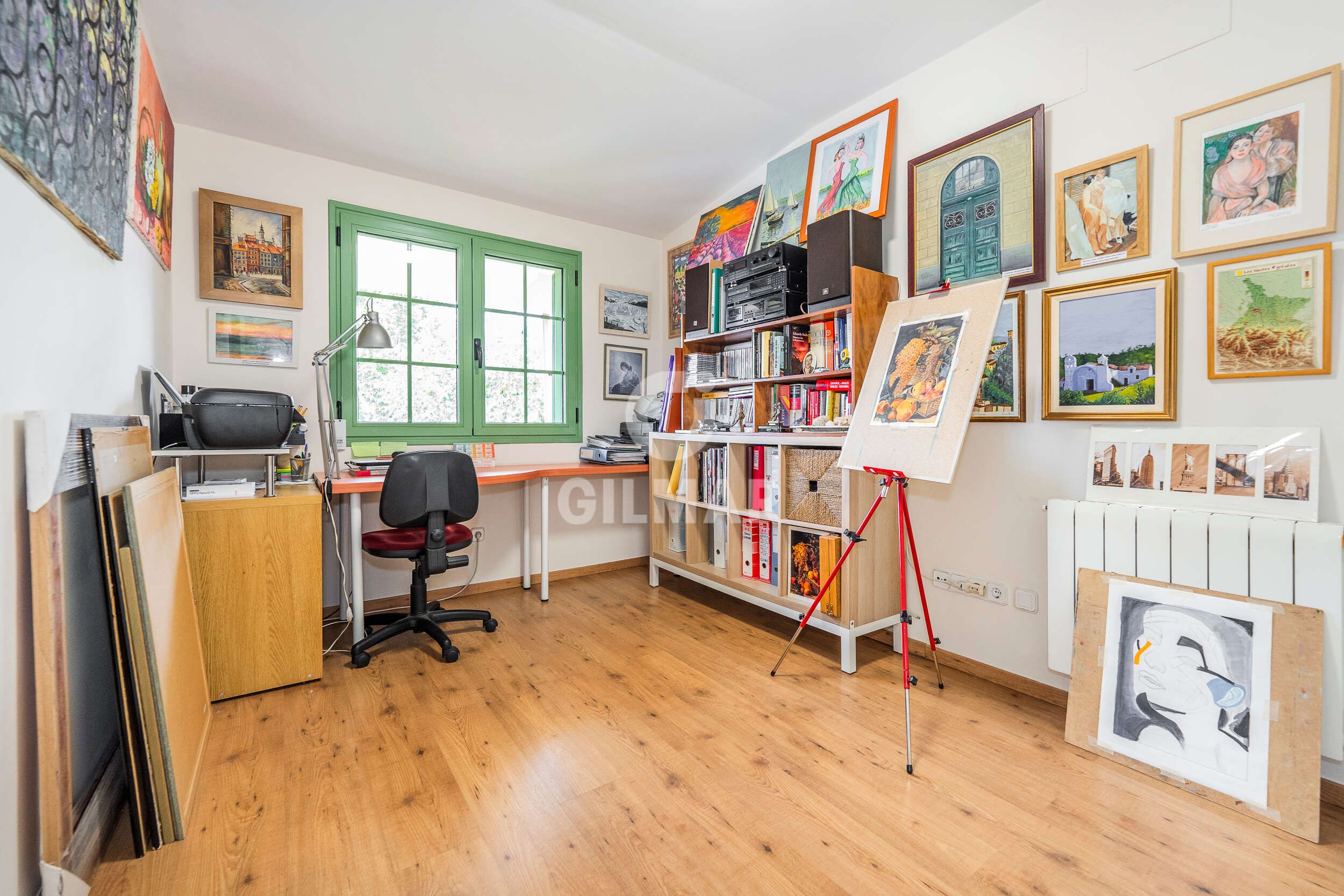 Dormitori de Casa adosada en venda en  Madrid Capital amb Calefacció i Jardí privat